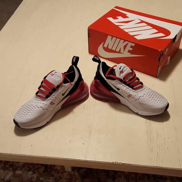 NWB Nike Air Max 270 Size 5.5Y or 7W - Picture 3 of 5
